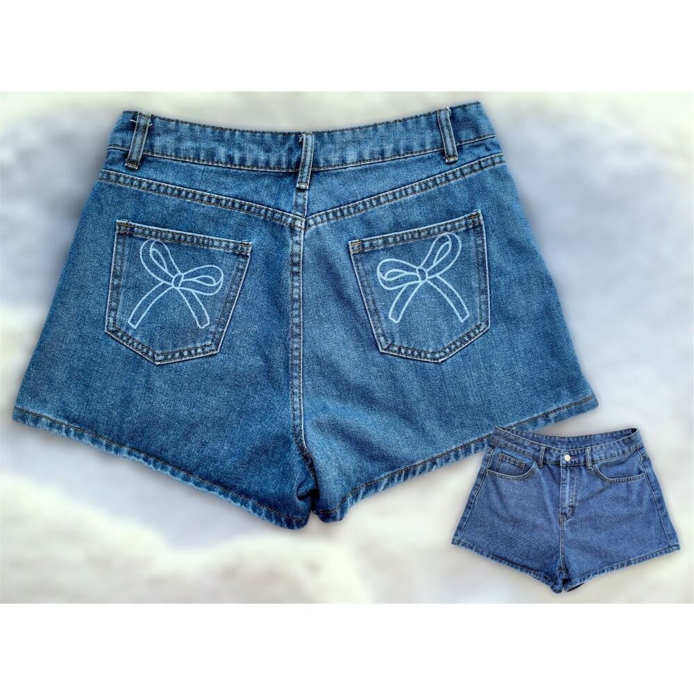 DAZY Y2K SZ L 8 Mid-Rise White Bow Design Pocketed Denim Shorts